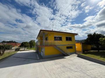 Casa de 236 m<sup style='color: #000;'>2</sup> con 4 habitaciones y 2 baños en La Cabana.