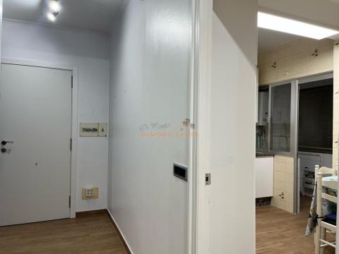 Piso de 95 m<sup style='color: #000;'>2</sup> con 3 habitaciones y 2 baños en Perlío.