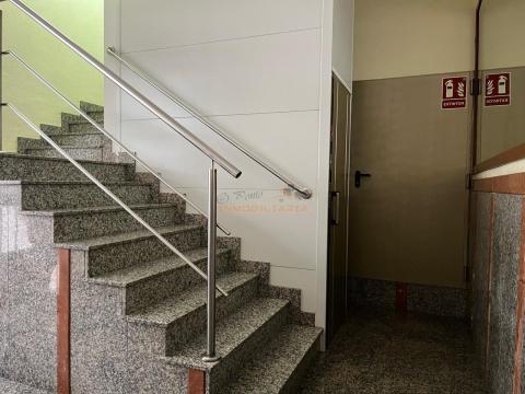 Piso de 90 m<sup style='color: #000;'>2</sup> con 4 habitaciones y 2 baños en San Valentín.