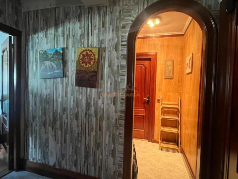 Piso de 80 m<sup style='color: #000;'>2</sup> con 4 habitaciones y 2 baños en Caranza.