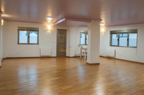 Piso de 87 m<sup style='color: #000;'>2</sup> con 2 habitaciones y 1 baños en Fene.