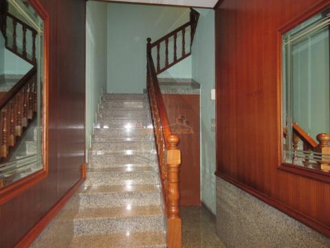 Piso de 114 m<sup style='color: #000;'>2</sup> con 3 habitaciones y 2 baños en Piñeiros.