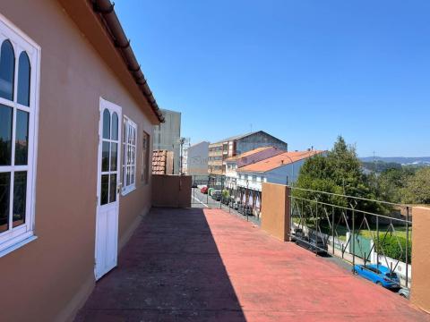 Piso de 99 m<sup style='color: #000;'>2</sup> con 2 habitaciones y 1 baños en Neda.